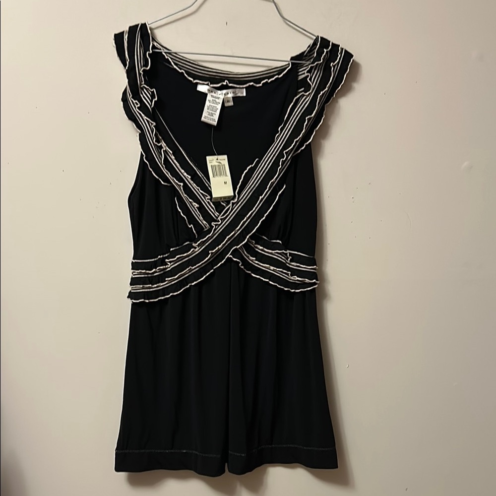 Max Studio black sleeveless top beige ruffle trim sleeveless size M new/tags
